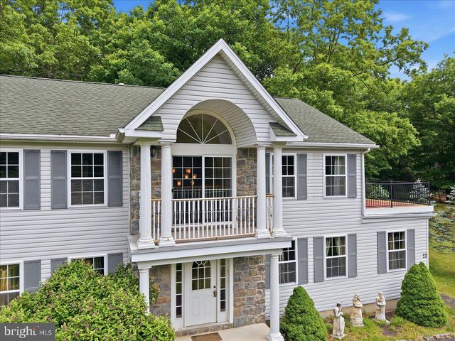 63 FOX HILL RD, Albrightsville, PA 18210