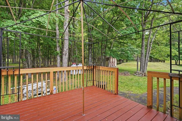 63 FOX HILL RD, Albrightsville, PA 18210