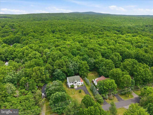 63 FOX HILL RD, Albrightsville, PA 18210