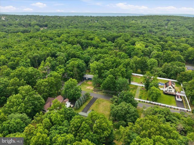 63 FOX HILL RD, Albrightsville, PA 18210