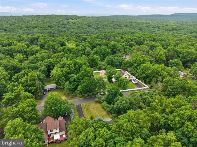 63 FOX HILL RD, Albrightsville, PA 18210