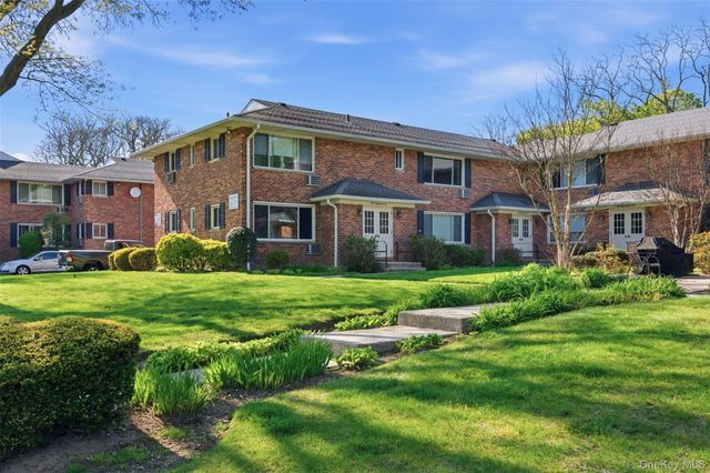 101 Edmunton Drive G2, North Babylon, NY 11703