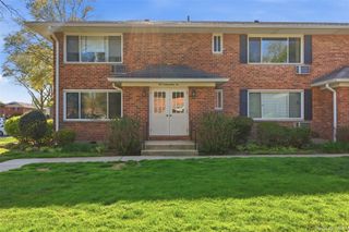 101 Edmunton Drive G2, North Babylon, NY 11703