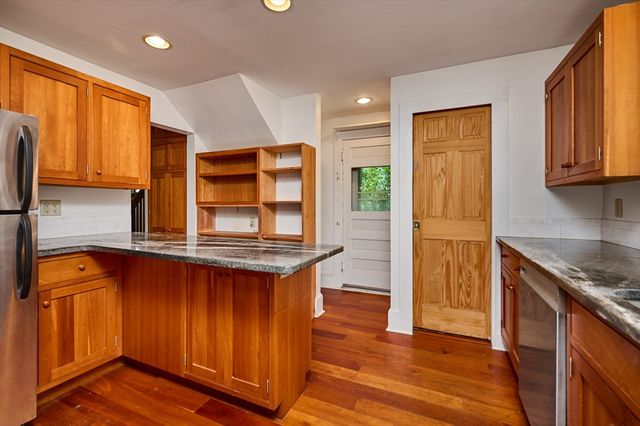 9 Mcclure St, Amherst, MA 01002