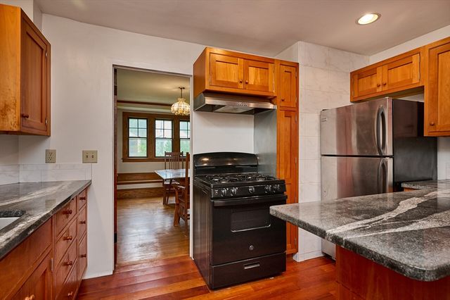 9 Mcclure St, Amherst, MA 01002