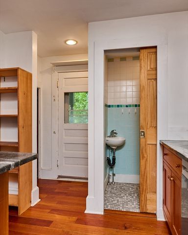 9 Mcclure St, Amherst, MA 01002