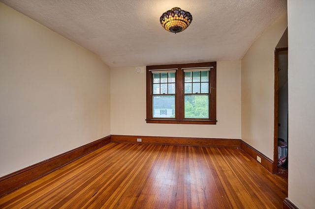 9 Mcclure St, Amherst, MA 01002