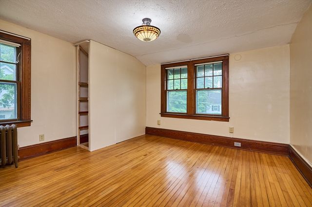 9 Mcclure St, Amherst, MA 01002