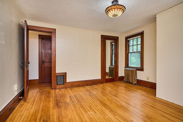 9 Mcclure St, Amherst, MA 01002