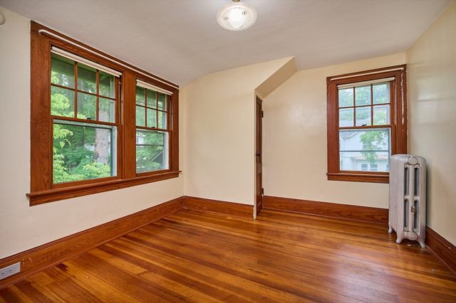 9 Mcclure St, Amherst, MA 01002