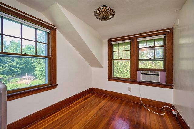 9 Mcclure St, Amherst, MA 01002