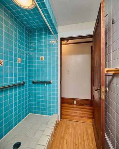 9 Mcclure St, Amherst, MA 01002