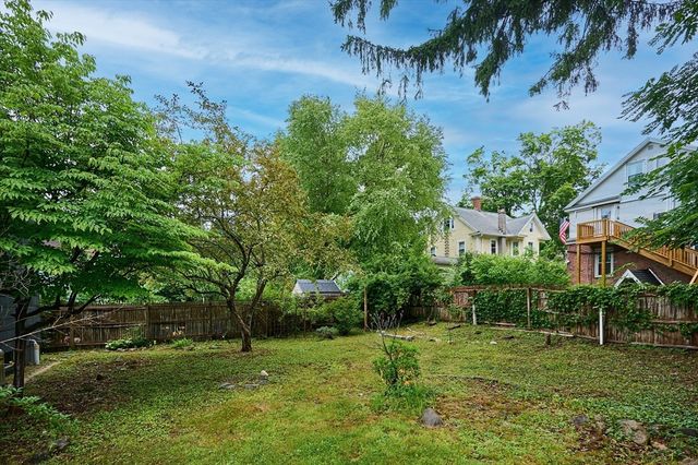 9 Mcclure St, Amherst, MA 01002