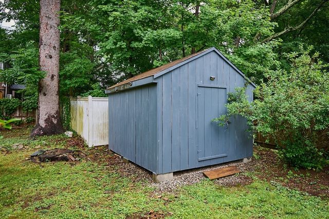 9 Mcclure St, Amherst, MA 01002