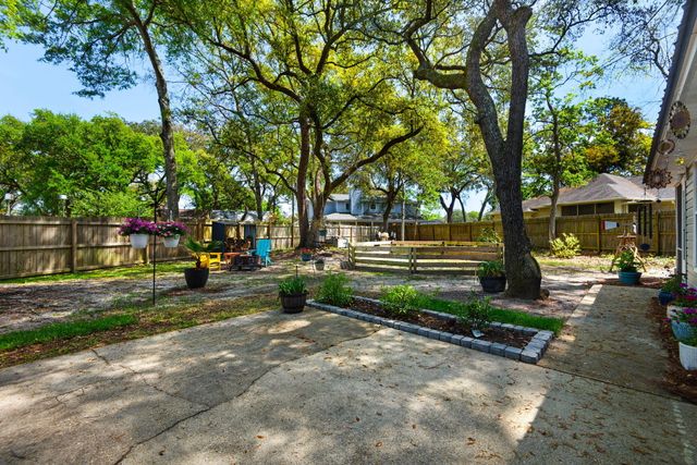 402 Northampton Circle, Fort Walton Beach, FL 32547