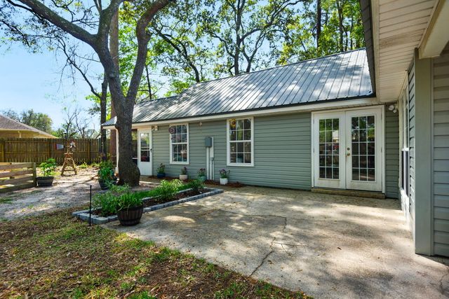 402 Northampton Circle, Fort Walton Beach, FL 32547