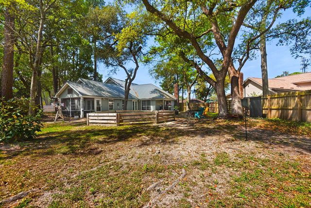 402 Northampton Circle, Fort Walton Beach, FL 32547