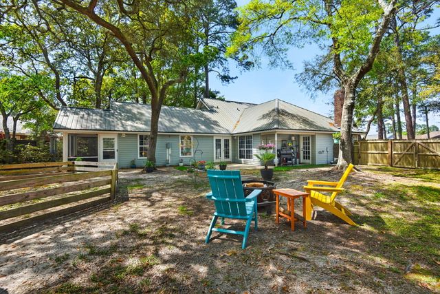 402 Northampton Circle, Fort Walton Beach, FL 32547