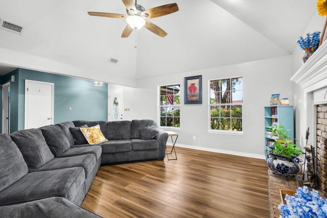 402 Northampton Circle, Fort Walton Beach, FL 32547