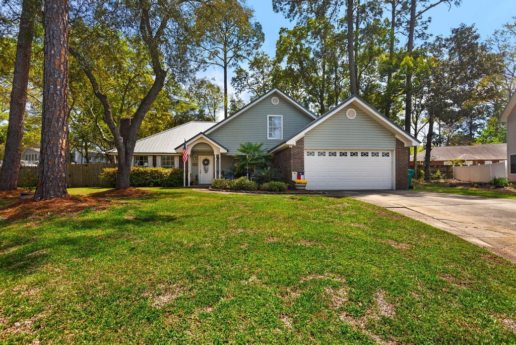402 Northampton Circle, Fort Walton Beach, FL 32547