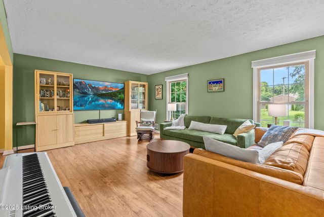 818 Dorsey Way, Louisville, KY 40223