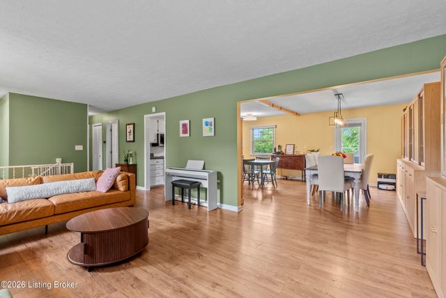 818 Dorsey Way, Louisville, KY 40223