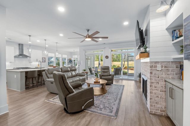 1422 Lighthouse Dr., North Myrtle Beach, SC 29582