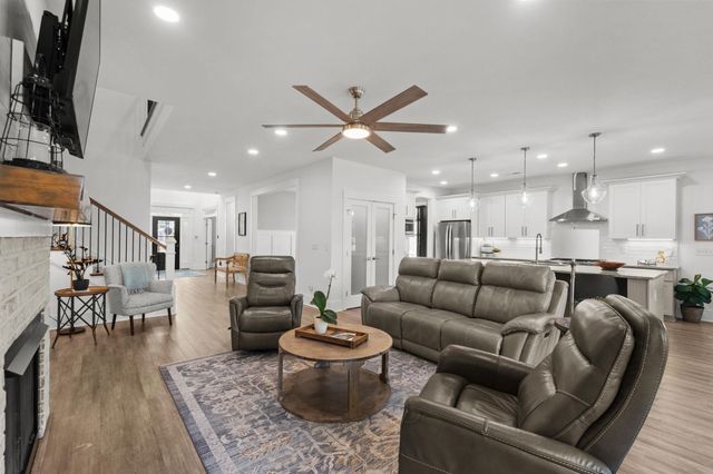 1422 Lighthouse Dr., North Myrtle Beach, SC 29582