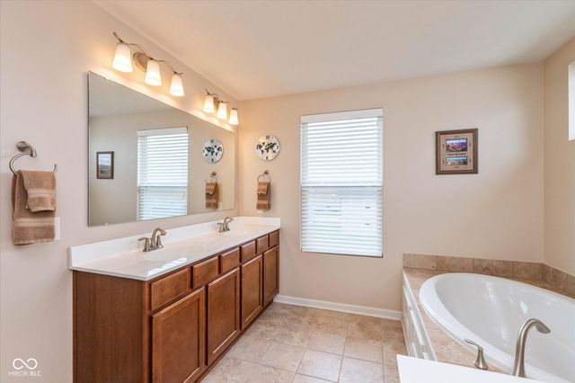 869 Ascot Farm Way, Westfield, IN 46074