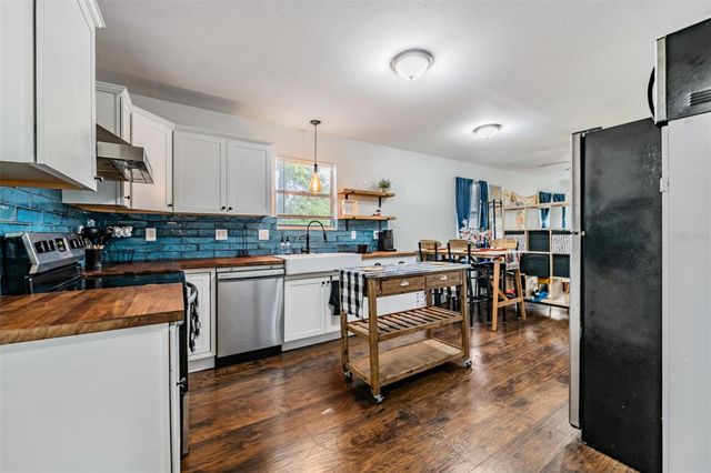 8006 N KLONDYKE STREET, Tampa, FL 33604