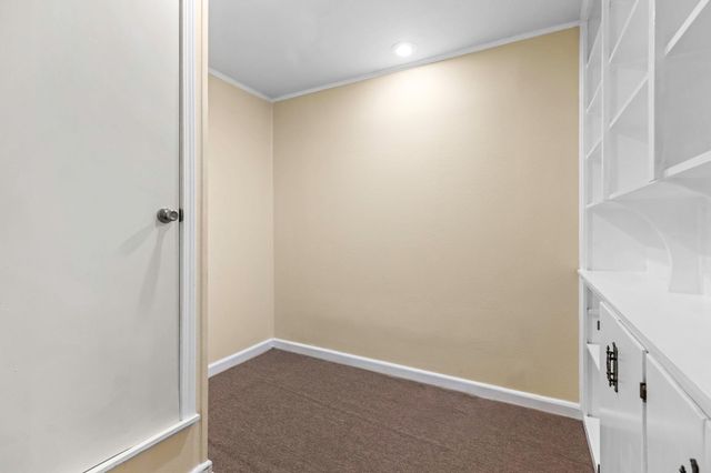 924 W Live Oak ST, Lockhart, TX 78644