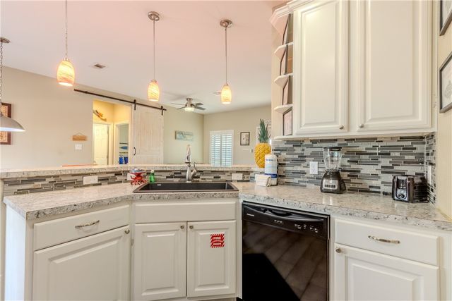 114 S Gulf St, Port Aransas, TX 78373