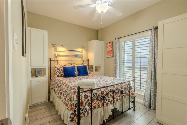 114 S Gulf St, Port Aransas, TX 78373