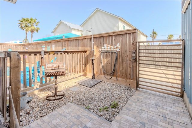 114 S Gulf St, Port Aransas, TX 78373