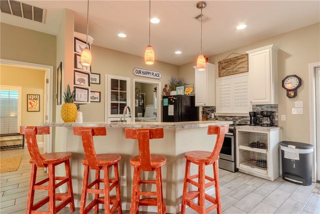 114 S Gulf St, Port Aransas, TX 78373