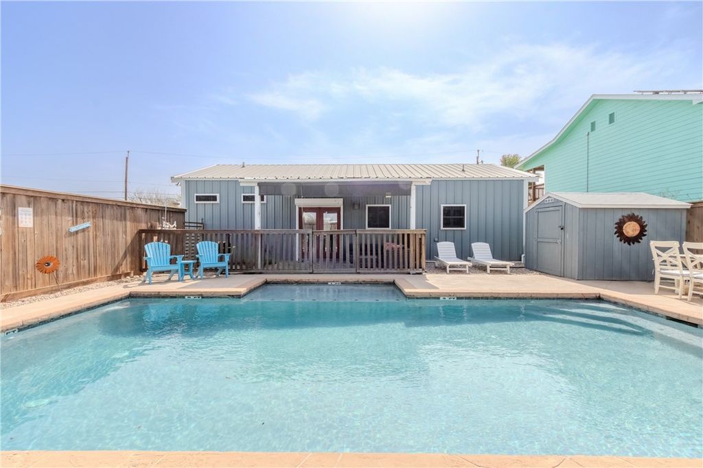 114 S Gulf St, Port Aransas, TX 78373 — photo 2
