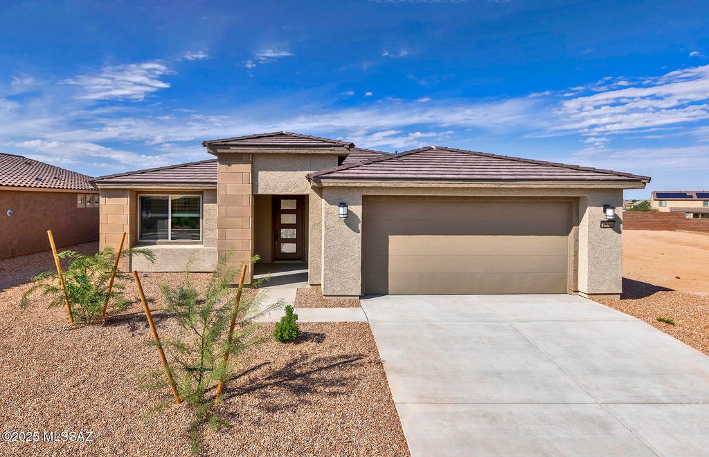 7956 S Sonoran Oak Drive, Tucson, AZ 85747
