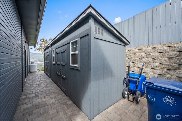 521 23rd Street NE, East Wenatchee, WA 98802