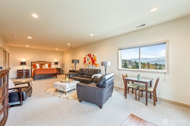 521 23rd Street NE, East Wenatchee, WA 98802