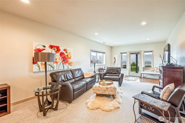 521 23rd Street NE, East Wenatchee, WA 98802