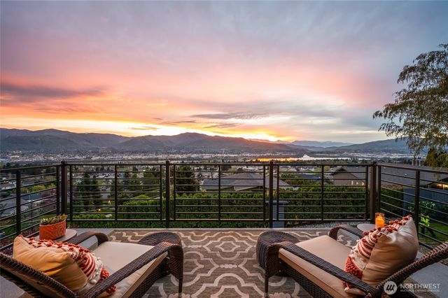 521 23rd Street NE, East Wenatchee, WA 98802