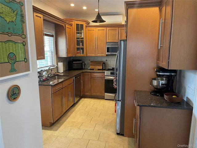 51 Ormond Street, Rockville Centre, NY 11570