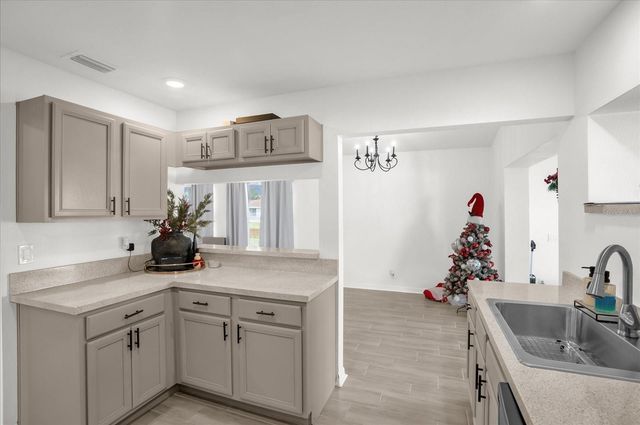 812 E. FLAG LANE, Kissimmee, FL 34759