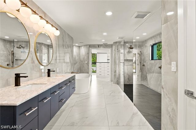 620 Carica RD, Naples, FL 34108