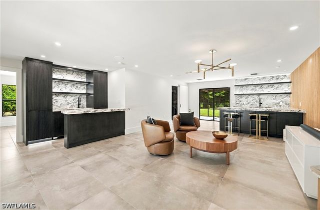 620 Carica RD, Naples, FL 34108