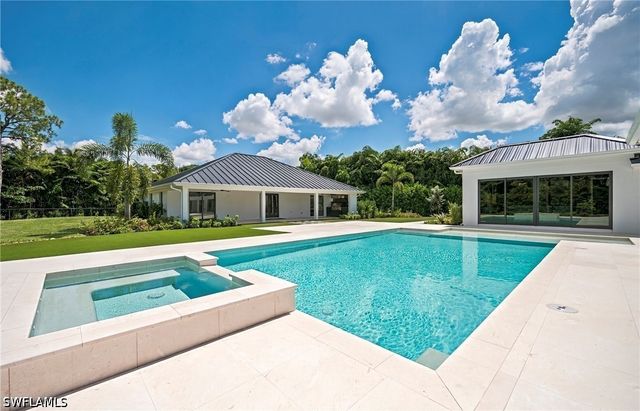 620 Carica RD, Naples, FL 34108