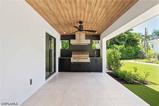 620 Carica RD, Naples, FL 34108