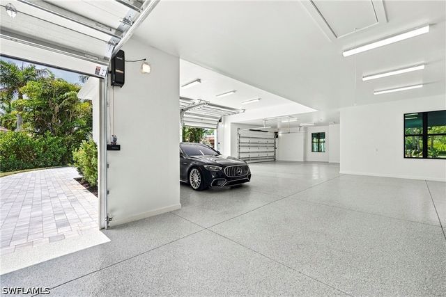620 Carica RD, Naples, FL 34108