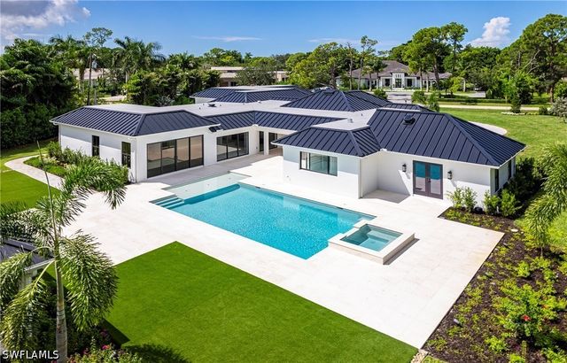 620 Carica RD, Naples, FL 34108