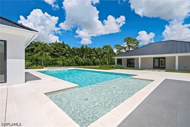 620 Carica RD, Naples, FL 34108